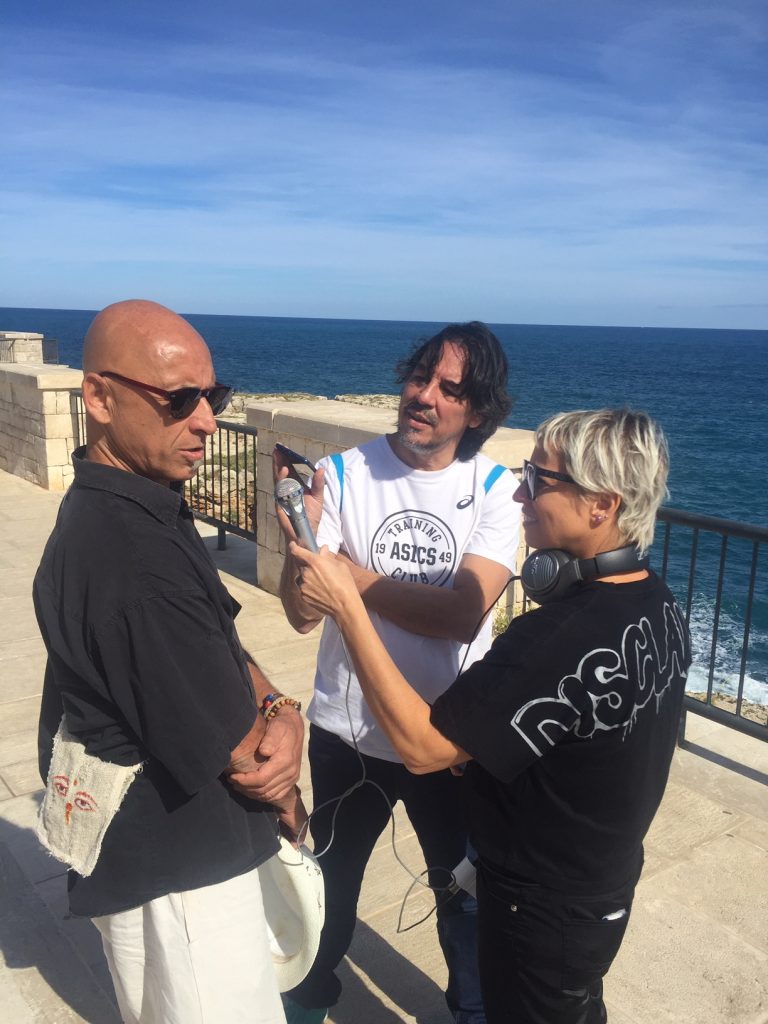 Marcelo Ayala, RAE Argentina e Marzia Puleo, RAI Sicilia, intervistano lo scultore Hermann Mejer