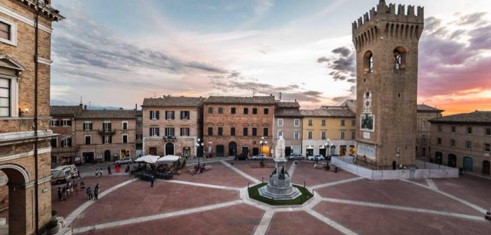 Recanati Piazza Giacomo Leopardi